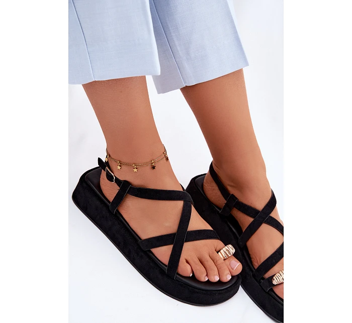 Sandály na platformě s zlatým detailem Černé Olmira