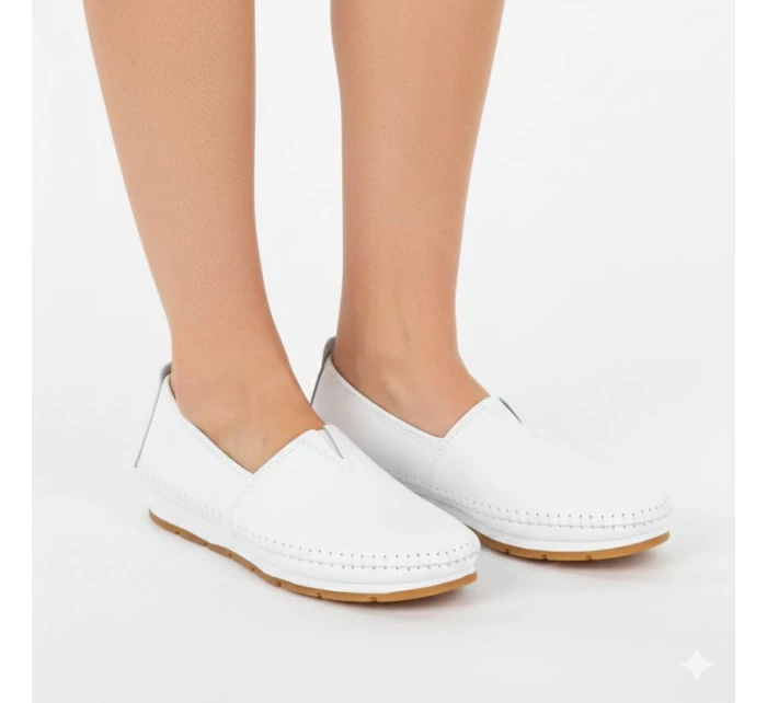 Dámské kožené nazouvací boty bílé model 22015022 - S.Barski Dámské kožené nazouvací boty bílé model 22015022 - S.Barski