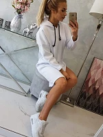 Šaty s kapucí a bočním rozparkem bílé