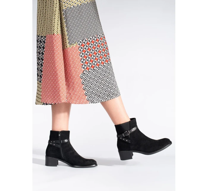 Exkluzívní černé dámské kotníčkové boty na plochém podpatku Exkluzívní černé dámské kotníčkové boty na plochém podpatku