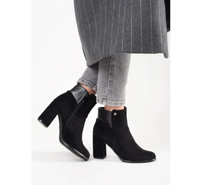 Módní dámské černé  kotníčkové boty na širokém podpatku