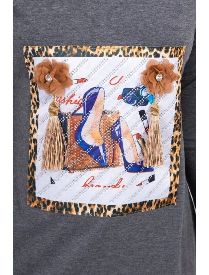 Šaty s 3D grafikou a ozdobnými volány grafitové barvy Šaty s 3D grafikou a ozdobnými volány grafitové barvy