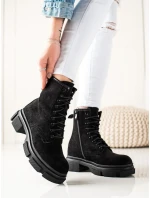 Praktické černé dámské kotníčkové boty na plochém podpatku Praktické černé dámské kotníčkové boty na plochém podpatku