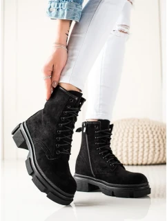 Praktické černé dámské kotníčkové boty na plochém podpatku