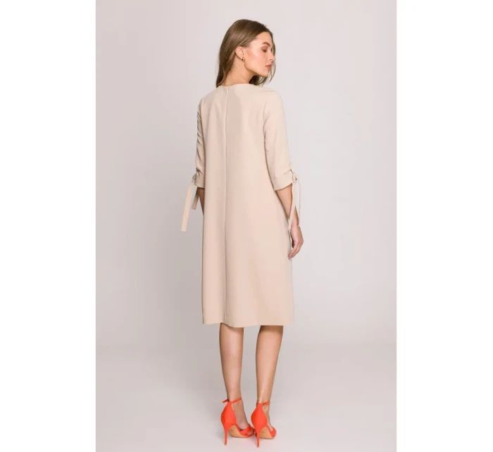 Šaty áčkového střihu s rukávy béžové model 20966050 - STYLOVE Šaty áčkového střihu s rukávy béžové model 20966050 - STYLOVE