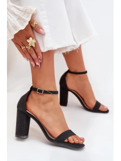 Lesklé sandály na podpatku Kavina – černé
