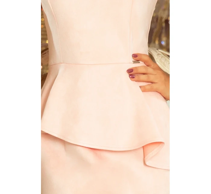 Elegantní semišové šaty v pastelově růžové barvě a v délce midi model 7156543 Elegantní semišové šaty v pastelově růžové barvě a v délce midi model 7156543