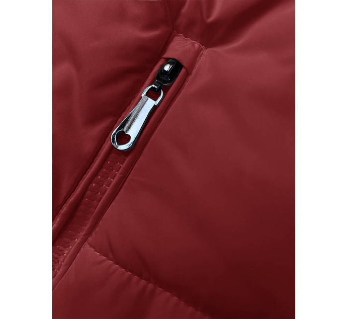 Krátká červená dámská péřová vesta se stojáčkem (16M9092-270)