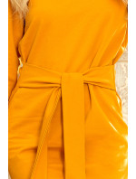 Šaty se širokým vázáním v pase Numoco - hořčicově žluté
