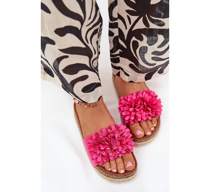 Dámské pantofle na platformě s ozdobnými květinami – fuchsiové