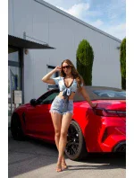 Dámský sexy zavinovací top s krajkou R1300A modrý s květy - J. Stars Dámský sexy zavinovací top s krajkou R1300A modrý s květy - J. Stars