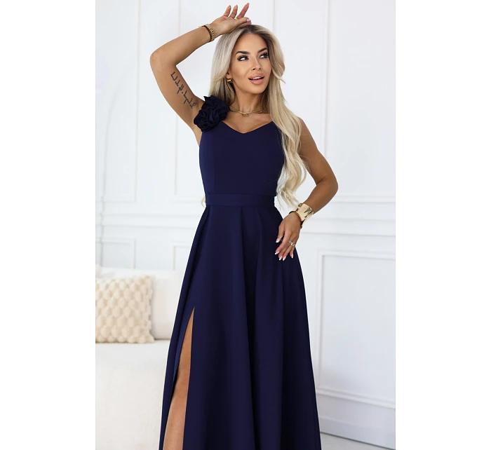 model 22043331 Elegantní večerní maxi šaty s rozparkem a růžemi tmavě modré - numoco
