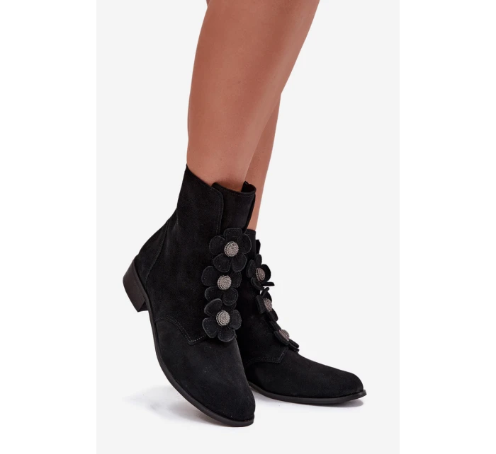 Semišové dámské kotníkové boty Zazoo 3085 černé s ozdobnými květinami Semišové dámské kotníkové boty Zazoo 3085 černé s ozdobnými květinami