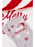 Dámské vánoční ponožky se sněhovými vločkami a nápisem – světle šedé Dámské vánoční ponožky se sněhovými vločkami a nápisem – světle šedé