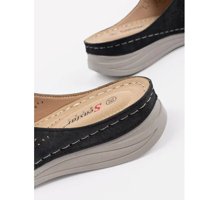 Originální černé nazouváky dámské na plochém podpatku Originální černé nazouváky dámské na plochém podpatku