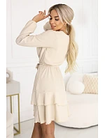 671-1 Smyslné mini šaty s obálkovým výstřihem - béžové 671-1 Smyslné mini šaty s obálkovým výstřihem - béžové