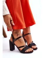 Lesklé sandály na vysokém podpatku černé model 21612439 - VINCEZA