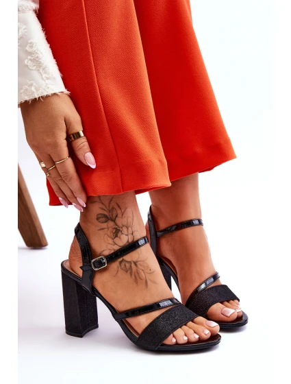 Lesklé sandály na vysokém podpatku černé model 21612439 - VINCEZA