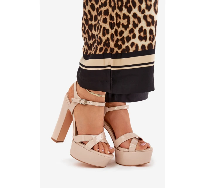 Dámské sandály na vysokém podpatku a platformě lakované béžové model 21688893 - Boto