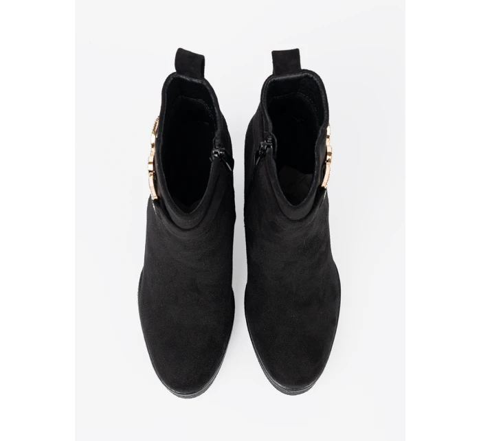 Exkluzívní černé kotníčkové boty dámské na klínku Exkluzívní černé kotníčkové boty dámské na klínku