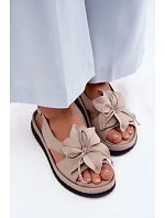 Kožené dámské sandály s ozdobným květinovým Vinceza 66917 Béžové