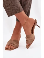 Dámské sandály na podpatku s páskem a zlatým sponou tmavě béžové Jelira