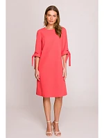 S393 Šaty áčkového střihu s vázacími rukávy - korálová barva