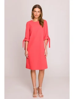 S393 Šaty áčkového střihu s vázacími rukávy - korálová barva