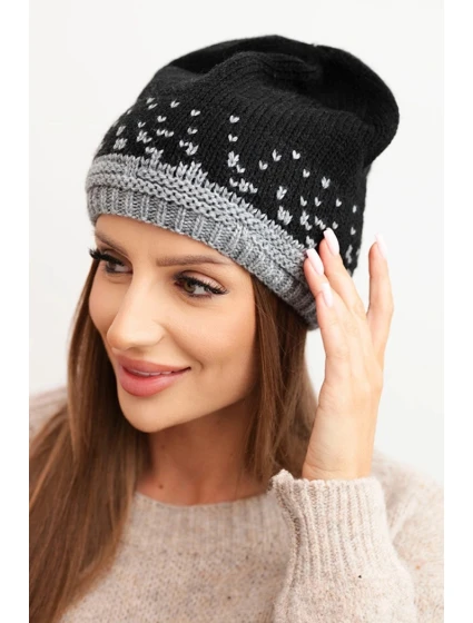 Dámská zimní čepice z vlny s geometrickým vzorem K477 černá + šedá Dámská zimní čepice z vlny s geometrickým vzorem K477 černá + šedá