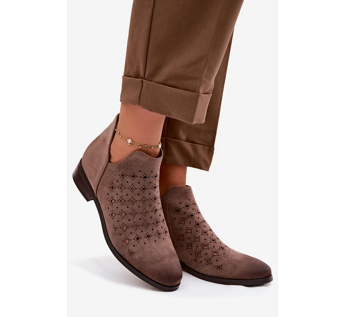 Dámské perforované kotníkové boty na nízkém podpatku Vinceza 58626 tmavě béžové Dámské perforované kotníkové boty na nízkém podpatku Vinceza 58626 tmavě béžové