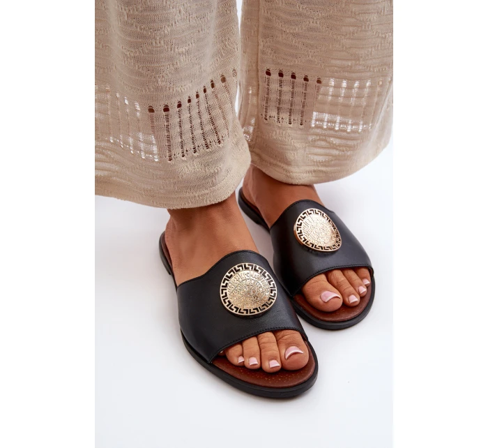 model 21665471 Kožené Žabky Na Ploché Podrážce S Ozdobou Černé - Zazoo model 21665471 Kožené Žabky Na Ploché Podrážce S Ozdobou Černé - Zazoo