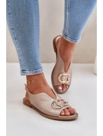 Kožené sandály na plochém podpatku s ozdobou model 21683142 Zlaté - Laura Messi