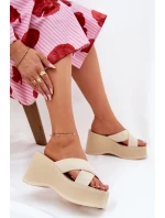 Dámské Pantofle Na Klínu A Platformě Béžové Sevolee Dámské Pantofle Na Klínu A Platformě Béžové Sevolee