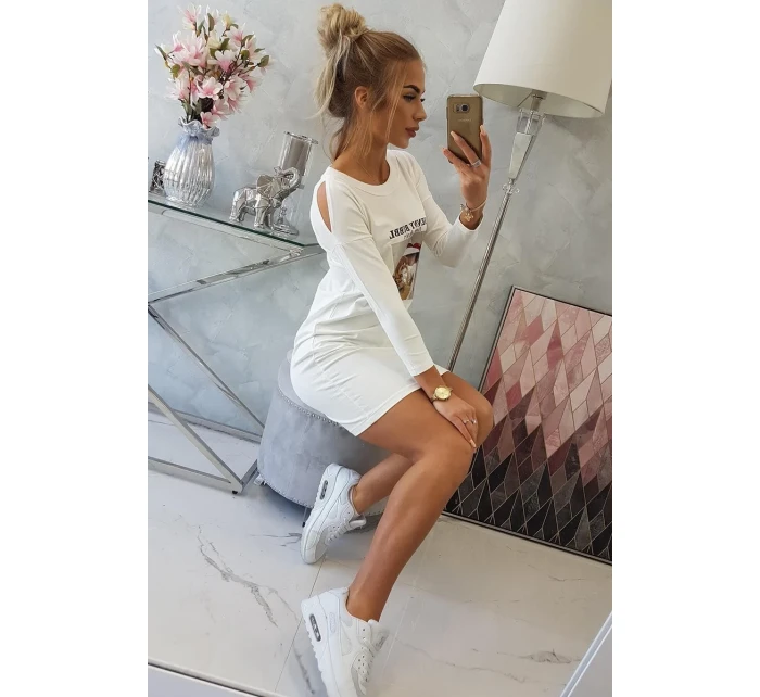 Šaty s potiskem model 18744170 ecru - K-Fashion Šaty s potiskem model 18744170 ecru - K-Fashion