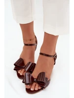 Lakované sandály na podpatku s mašlí čokoládové Noliva Lakované sandály na podpatku s mašlí čokoládové Noliva