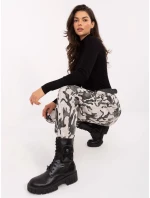 Spodnie IT SP model 21389008 jasny beżowy - FPrice Spodnie IT SP model 21389008 jasny beżowy - FPrice