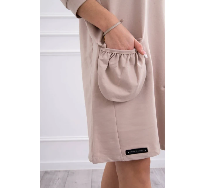 Béžové šaty s kapucí