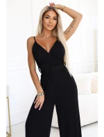 593-3 Elegantní overal s obálkovým výstřihem, širokými nohavicemi a páskem - ČERNÝ