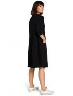 model 18001830 Oversized šaty s přední kapsou černé - BeWear