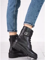 Pohodlné dámské černé kotníčkové boty na plochém podpatku Pohodlné dámské černé kotníčkové boty na plochém podpatku