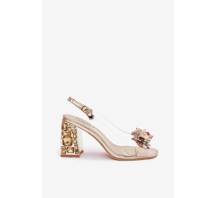 Průhledné sandály na podpatku s krystaly model 22102714 zlaté - VINCEZA Průhledné sandály na podpatku s krystaly model 22102714 zlaté - VINCEZA