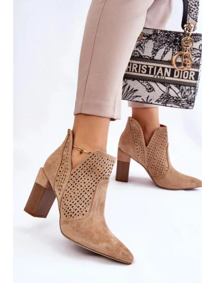Dámské kotníkové boty na podpatku model 18628014 Béžová Bella Paris - Gemini Dámské kotníkové boty na podpatku model 18628014 Béžová Bella Paris - Gemini