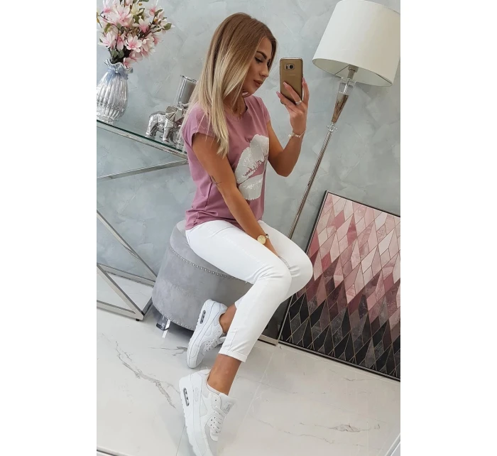 Tmavě růžová halenka s potiskem rtů Tmavě růžová halenka s potiskem rtů