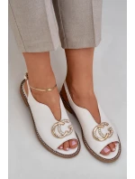 Kožené Sandály Na Plochém Podpatku S Dekorací Světle Béžové model 21685328 - Laura Messi Kožené Sandály Na Plochém Podpatku S Dekorací Světle Béžové model 21685328 - Laura Messi