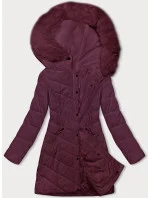Prošívaná dámská zimní bunda ve vínové bordó barvě s kapucí model 21246916 - LHD Prošívaná dámská zimní bunda ve vínové bordó barvě s kapucí model 21246916 - LHD