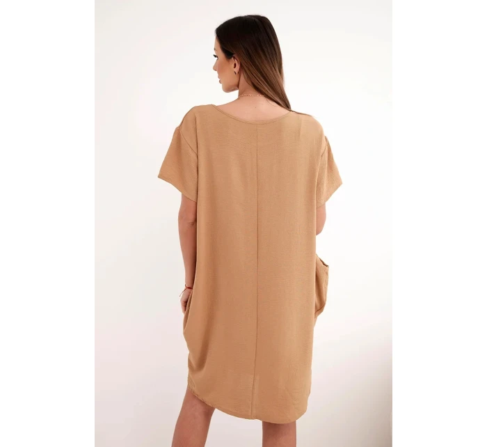 Šaty s kapsami a přívěskem Velbloud