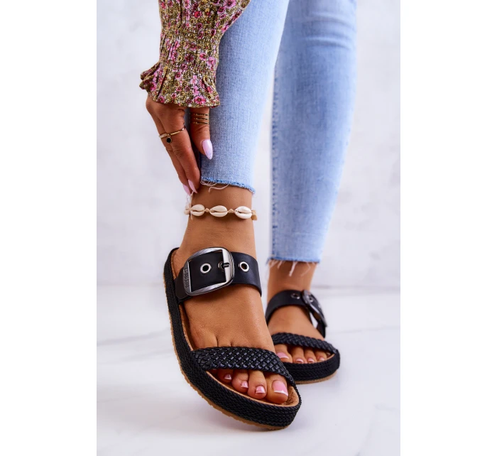 Módní pantofle s přezkou Big Star JJ274730 Black