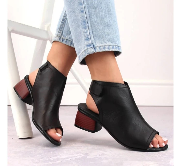 Kožené pohodlné sandály Remonte W RKR654 Kožené pohodlné sandály Remonte W RKR654