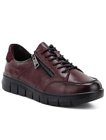 Dámské kožené polobotky na platformě v bordové barvě model 22343096 - VINCEZA Dámské kožené polobotky na platformě v bordové barvě model 22343096 - VINCEZA