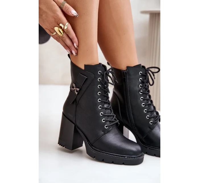 Zateplené Kotníkové Boty Na Podpatku Se Zlatým Detaily Černé Ivarisse